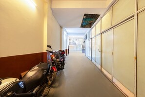 Parking - Fabhotel Airport Sinon (New Delhi)