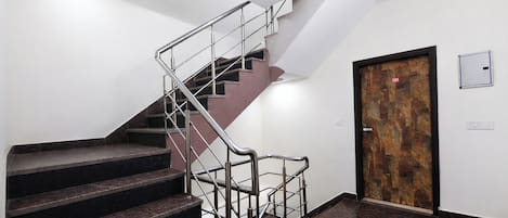 Seprai katun Mesir, seprai premium, brankas, dan Wi-Fi gratis