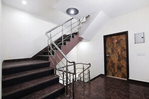 Egyptian cotton sheets, premium bedding, in-room safe, free WiFi - Via Diamond Key (New Delhi)