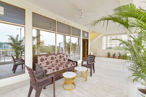 Lobby sitting area - Fabhotel Sahaswatam Stay (Jaipur)