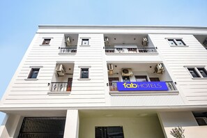 Exterior - Fabhotel White House Tilak Nagar (New Delhi)