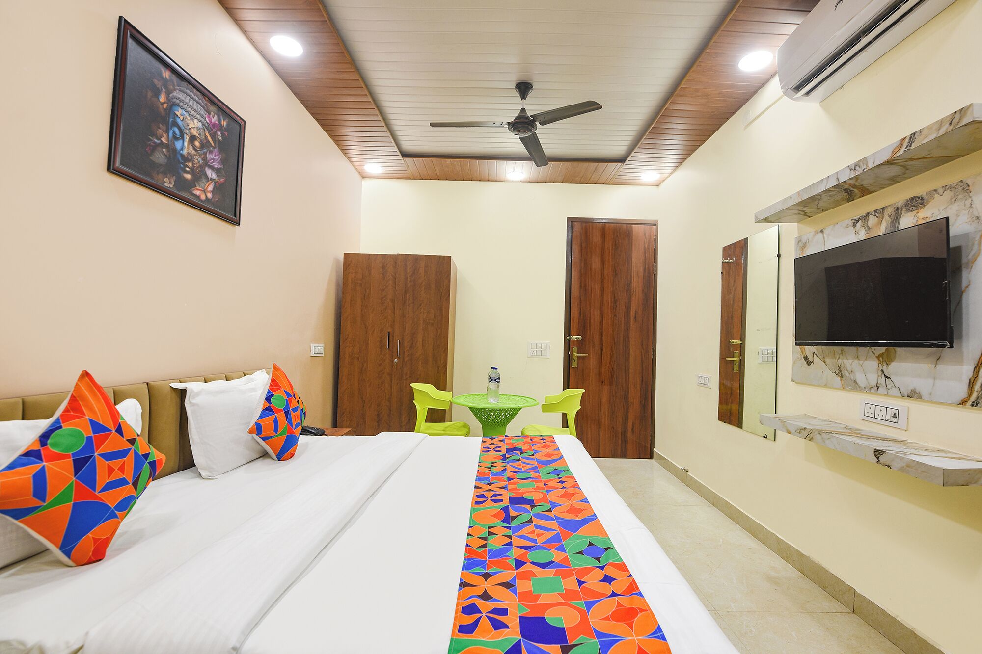 Egyptian cotton sheets, premium bedding, in-room safe, free WiFi