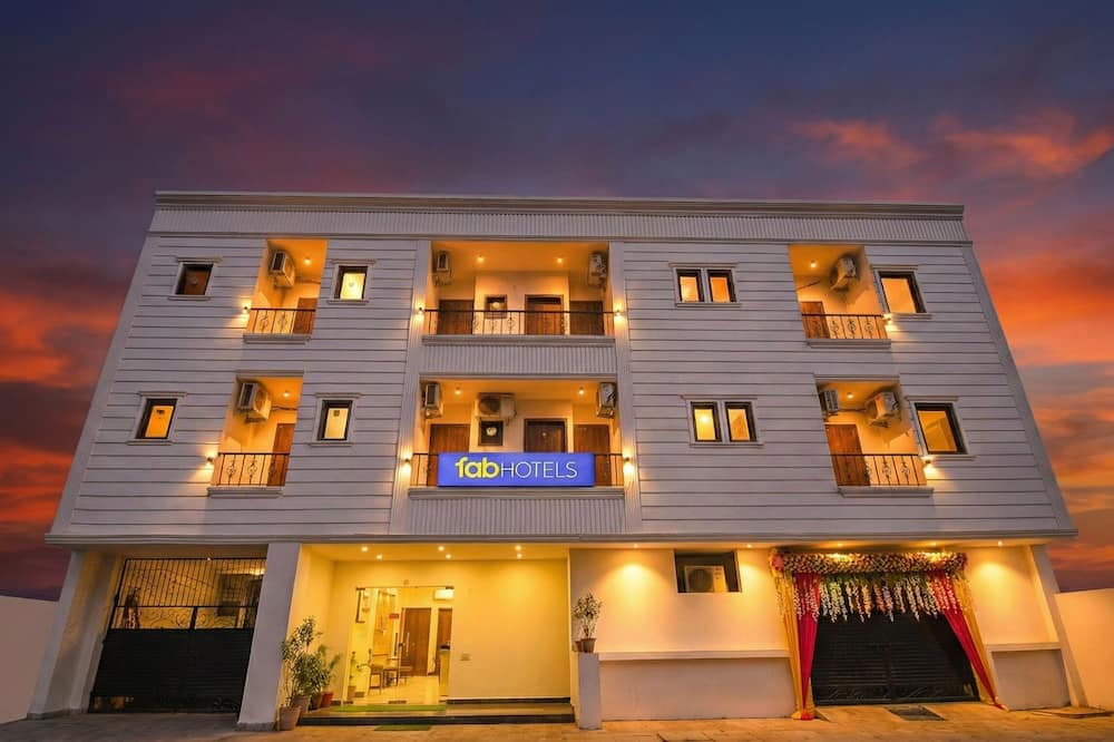 Fabhotel White House Tilak Nagar