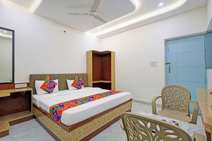 Egyptian cotton sheets, premium bedding, in-room safe, free WiFi - Fabhotel Filter Babu (Agra)