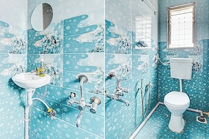 Bathroom - Via Pink House (Pune)