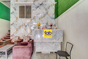 Reception - Fabhotel Pink House (Pune)