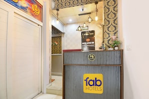 Reception - Fabhotel Lotus Inn (Faridabad)