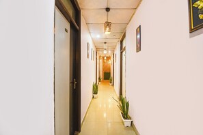Lobby - Fabhotel Lotus Inn (Faridabad)