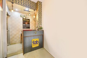 Reception - Fabhotel Lotus Inn (Faridabad)