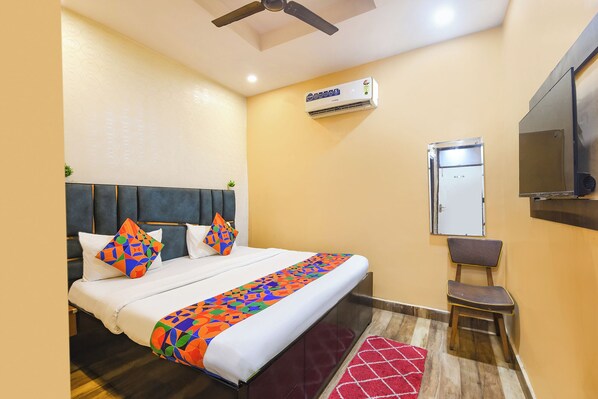 Egyptian cotton sheets, premium bedding, in-room safe, free WiFi - Fabhotel Lotus Inn (Faridabad)