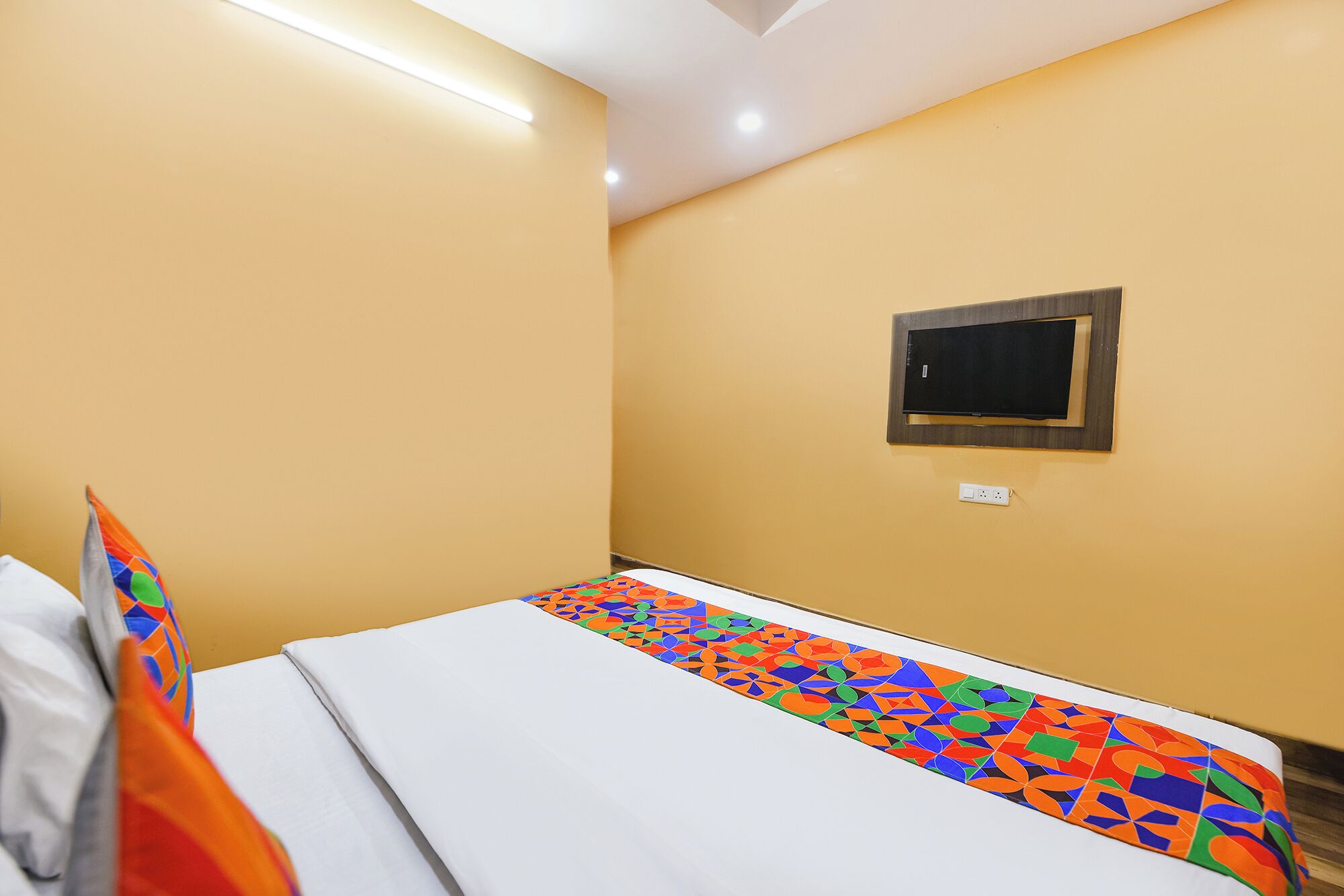 Egyptian cotton sheets, premium bedding, in-room safe, free WiFi