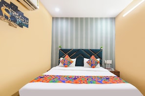 Egyptian cotton sheets, premium bedding, in-room safe, free WiFi - Fabhotel Lotus Inn (Faridabad)