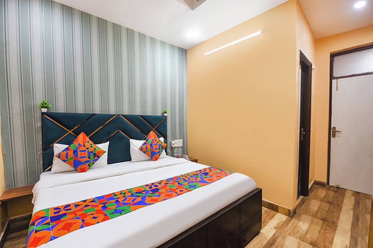 Egyptian cotton sheets, premium bedding, in-room safe, free WiFi