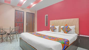 Egyptian cotton sheets, premium bedding, in-room safe, free WiFi