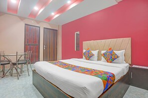 Egyptian cotton sheets, premium bedding, in-room safe, free WiFi