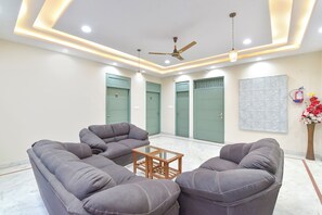 Lobby sitting area - Via Supreme Stay (Jaipur)