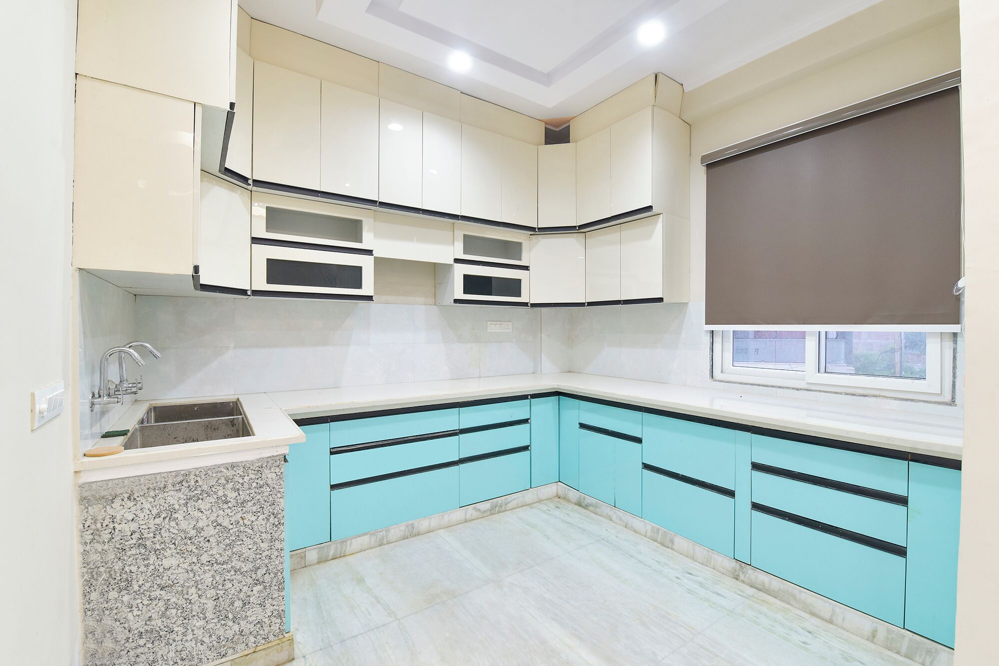 28-英寸液晶电视（配备有线频道）