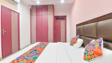 Egyptian cotton sheets, premium bedding, in-room safe, free WiFi