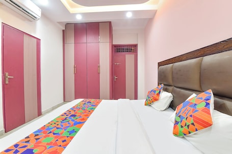 Egyptian cotton sheets, premium bedding, in-room safe, free WiFi