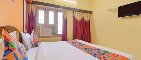 Egyptian cotton sheets, premium bedding, in-room safe, free WiFi