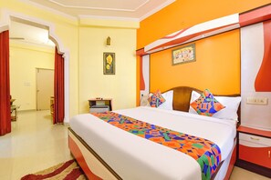 Egyptian cotton sheets, premium bedding, in-room safe, free WiFi - Fabhotel Rajlaxmi Palace (Jaipur)