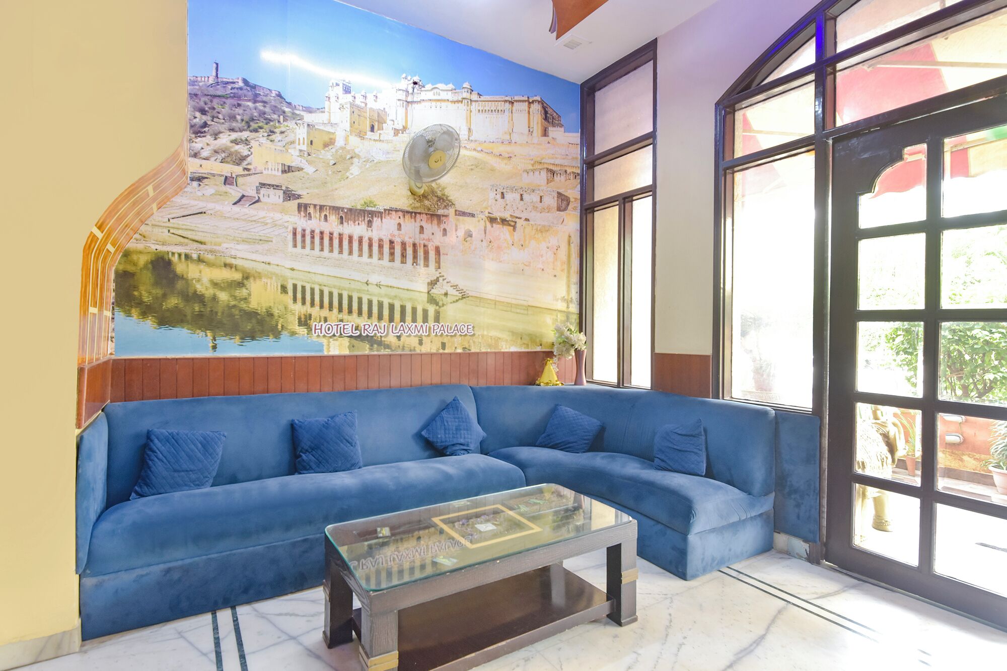 Coin salon dans le hall