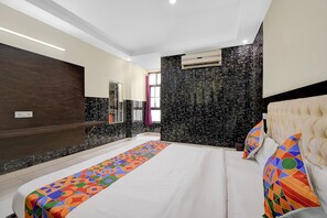 Egyptian cotton sheets, premium bedding, in-room safe, free WiFi - Fabhotel Family Inn (Lucknow)