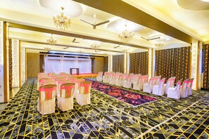 Banquet hall - Fabhotel Sheen Residences (Panvel)