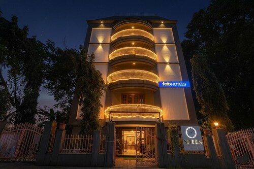 Fabhotel Sheen Residences