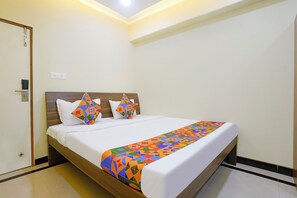 Egyptian cotton sheets, premium bedding, in-room safe, free WiFi - Fabhotel Sheen Residences (Panvel)