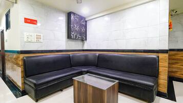 Coin salon dans le hall