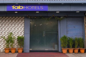 Exterior - Fabhotel Sion Residency (Mumbai)
