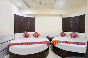 Family Room | Egyptian cotton sheets, premium bedding, in-room safe, free WiFi - Fabhotel Sion Residency (Mumbai)