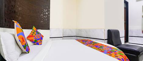 Egyptian cotton sheets, premium bedding, in-room safe, free WiFi