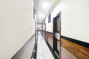 Lobby - Fabhotel Sion Residency (Mumbai)