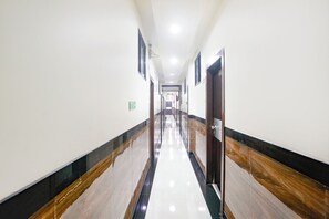 Lobby - Fabhotel Sion Residency (Mumbai)