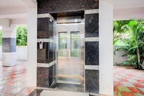 Elevator - Fabhotel Golden Dreams (Hyderabad)