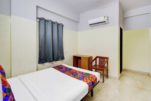 Egyptian cotton sheets, premium bedding, in-room safe, free WiFi - Fabhotel Golden Dreams (Hyderabad)