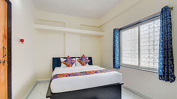 Egyptian cotton sheets, premium bedding, in-room safe, desk