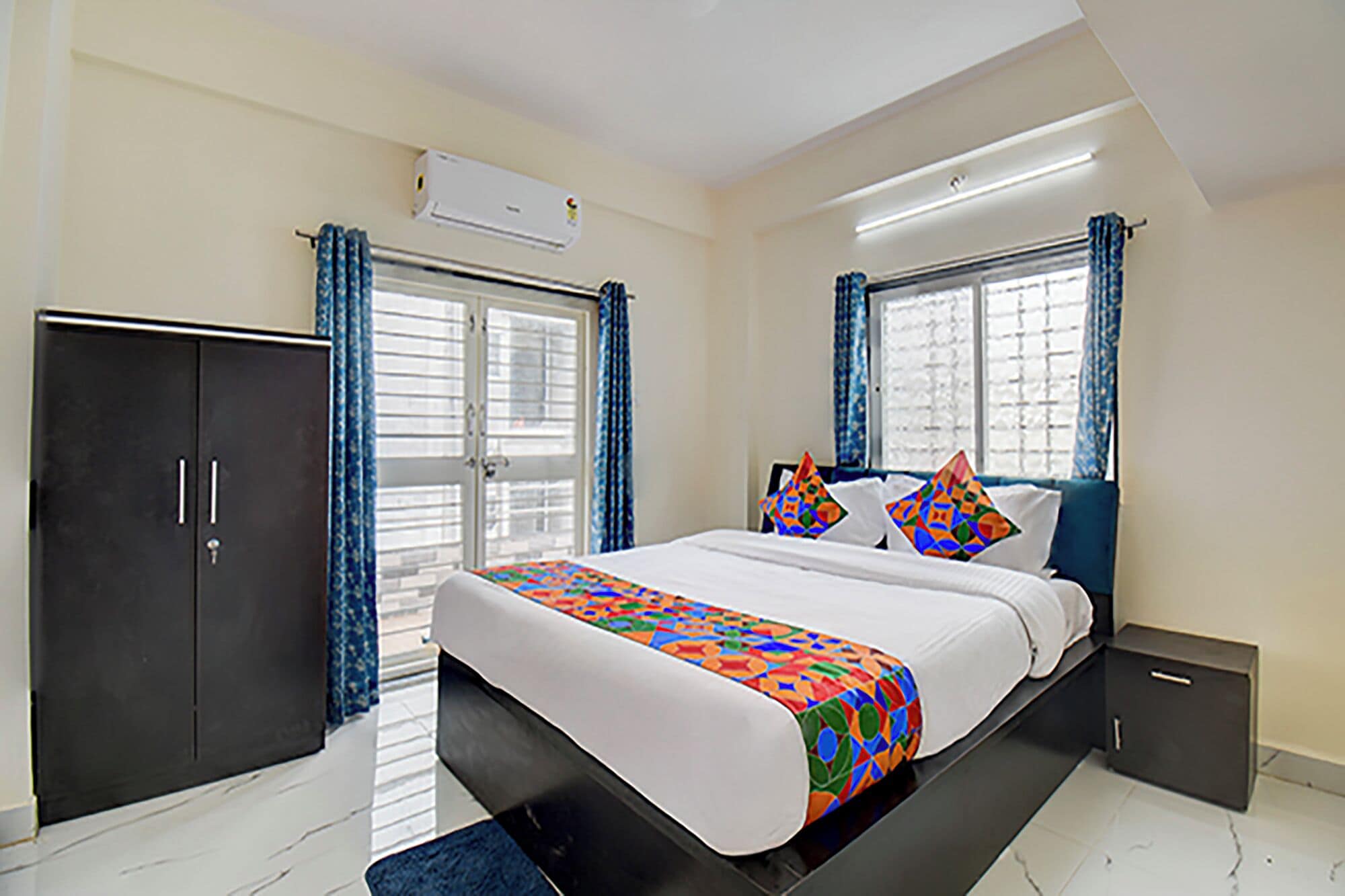 Egyptian cotton sheets, premium bedding, in-room safe, free WiFi