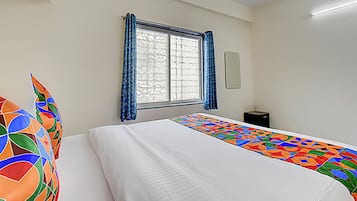Egyptian cotton sheets, premium bedding, in-room safe, desk