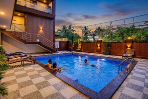 Una piscina cubierta