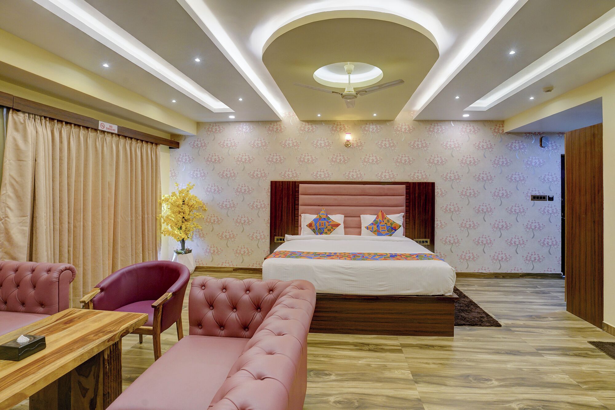 Egyptian cotton sheets, premium bedding, in-room safe, free WiFi