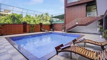 Una piscina cubierta