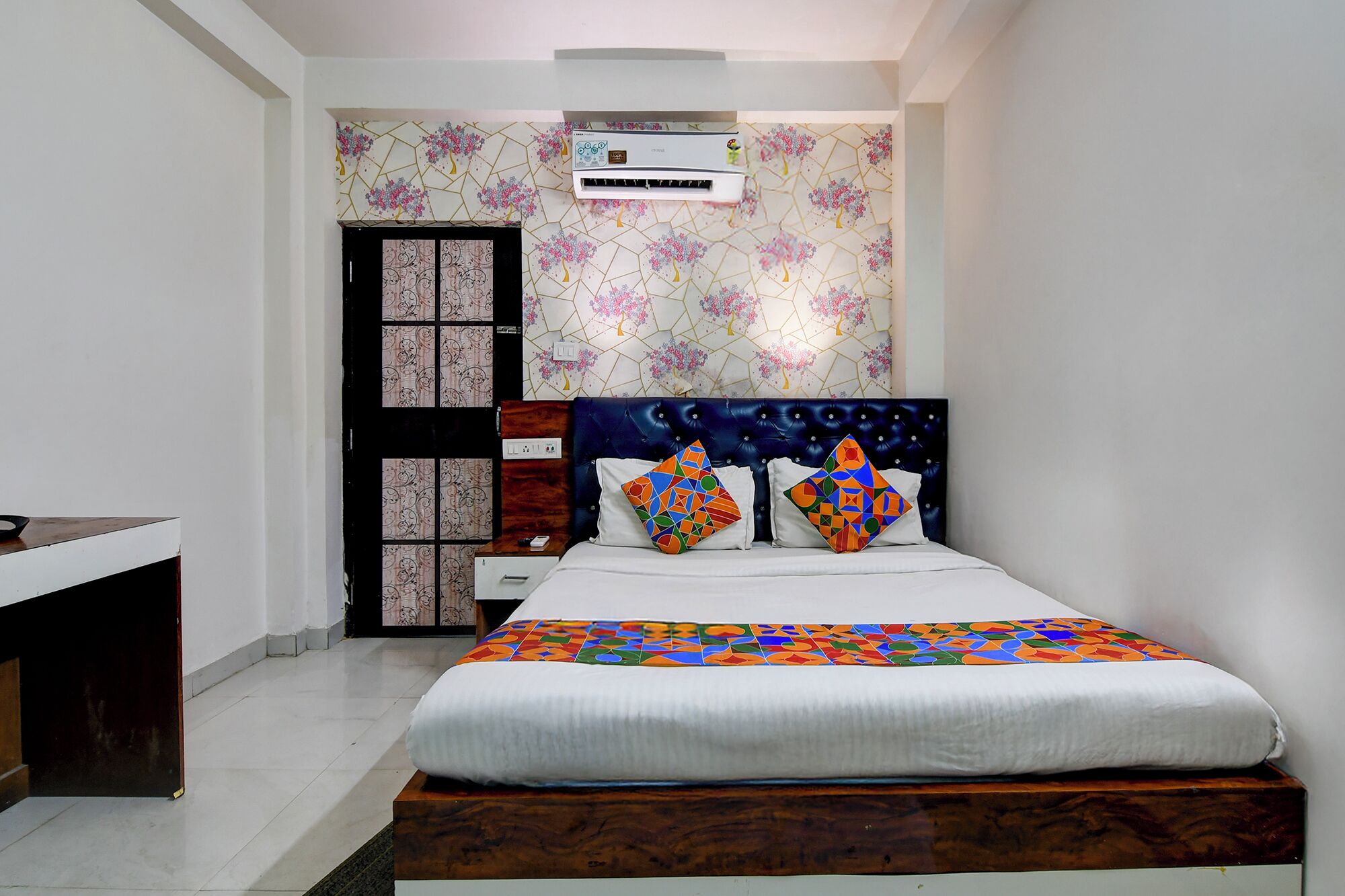 Egyptian cotton sheets, premium bedding, in-room safe, free WiFi