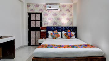 Egyptian cotton sheets, premium bedding, in-room safe, free WiFi