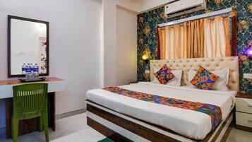 Egyptian cotton sheets, premium bedding, in-room safe, free WiFi