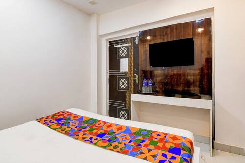 Egyptian cotton sheets, premium bedding, in-room safe, free WiFi