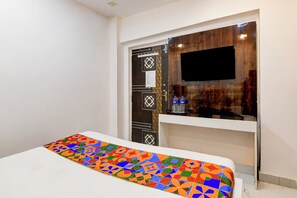 Egyptian cotton sheets, premium bedding, in-room safe, free WiFi - Fabhotel Royal Palace Ruby (Kolkata)