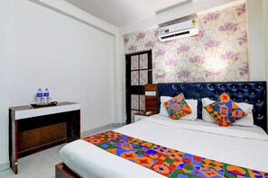 Deluxe Room | Egyptian cotton sheets, premium bedding, in-room safe, free WiFi - Fabhotel Royal Palace Ruby (Kolkata)